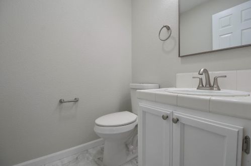 490 Santa Barbara St, Los Banos CA  93635-6324 exterior