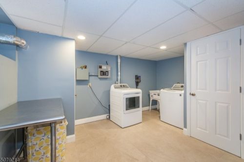 318 Park St, Montclair NJ  07043-2232 exterior