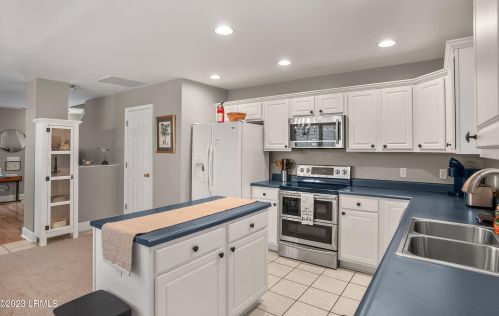 1305 Broad St, Beaufort SC  29902-6373 exterior