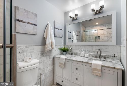 2037 Carpenter St, Philadelphia PA 19146-2418 exterior