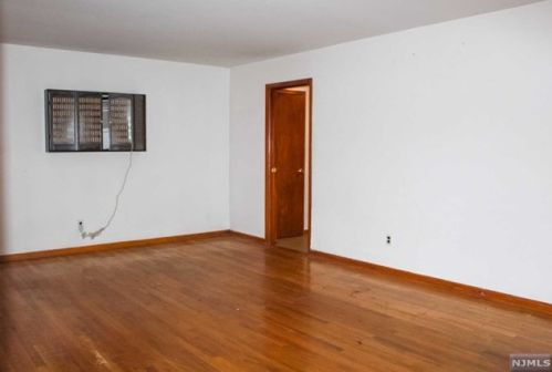 389 Teaneck Rd, Ridgefield Park NJ  07660-2013 exterior