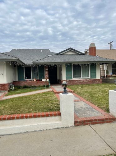 19527 Four Oaks St, Santa Clarita, CA 91351-2019