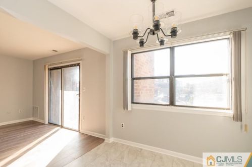 109 Sharon Garden Ct, Woodbridge NJ  07095-4308 exterior