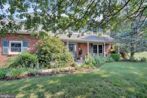 201 Fisher Rd, Etters, PA 17319-9318