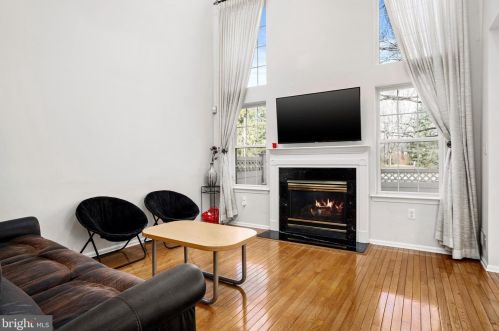 301 Belford Dr, Princeton NJ  08540-9000 exterior