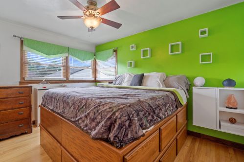 6236 Kinnickinnic Riv Pkwy, Milwaukee WI 53219-3010 exterior