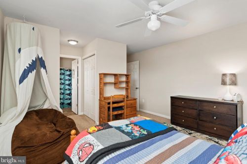 262 Melbourne Ln, Navy Sup Dpt PA  17055-6674 exterior