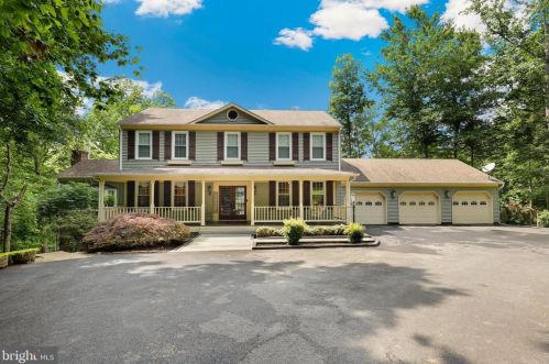4920 Lanyard Ln, Woodbridge, VA 22192-5746