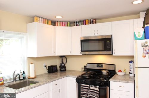 230 Simpson Rd, Ardmore, PA 19003-2110