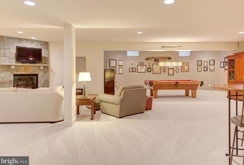 20500 Stone Fox Ct, Leesburg VA 20175-7223 exterior