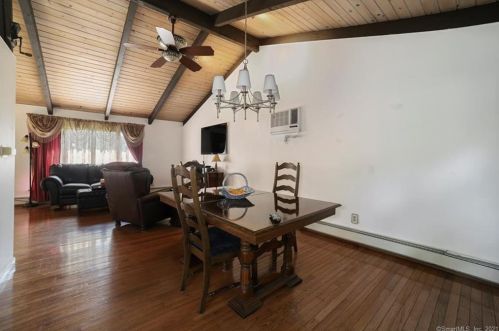 7 White Oak Dr, Southington CT  06489-3835 exterior