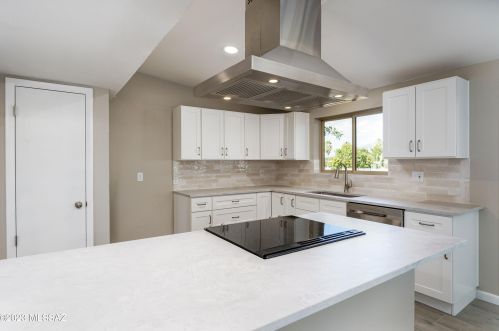 8801 Shiloh Pl, Tucson AZ  85710-2912 exterior
