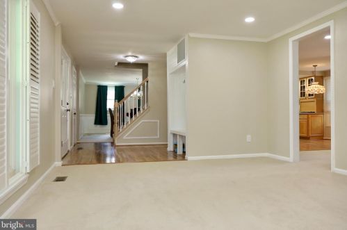 6310 Falling Brook Dr, Springfield VA  22015-4032 exterior