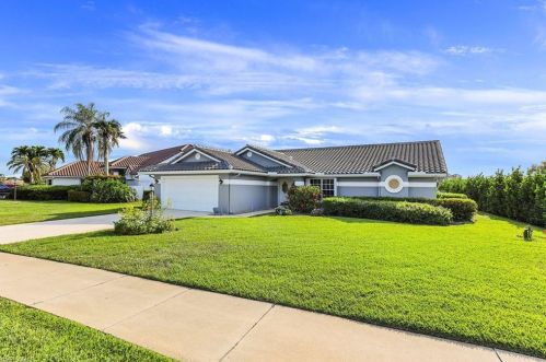 3887 Royal Wood Blvd, Naples, FL 34112-2853