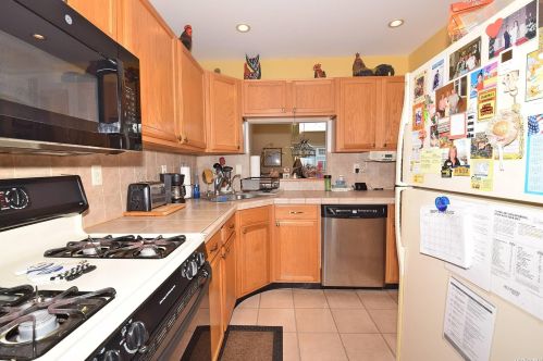 90 Sprucewood Blvd, Central Islip, NY 11722-4627