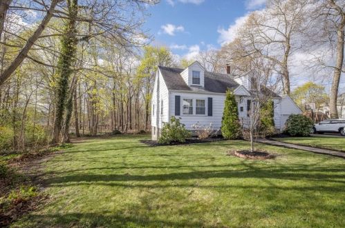 30 Pond St, Avon, MA 02322-1623