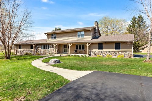 8224 Bonniwell Rd, Thiensville, WI 53097-2002