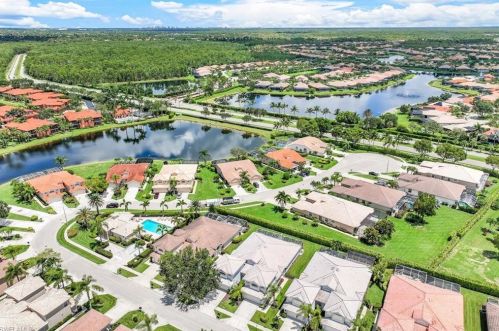 6596 Castlelawn Pl, Naples FL  34113-1610 exterior
