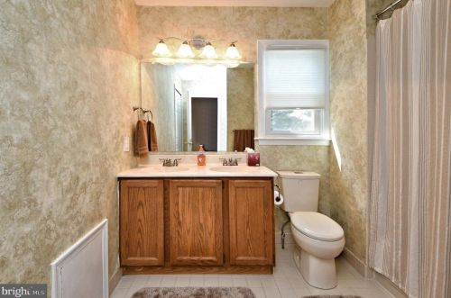 122 Claremont Dr, Lansdale PA 19446-6361 exterior