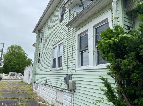 323 Woodbury Lake Dr, West Deptford, NJ 08096-2841