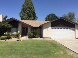 5208 Panorama Dr, Bakersfield, CA 93306-1864