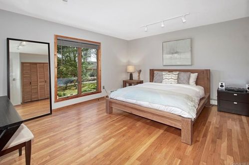 3 Banks Hill Rd, Pleasantville NY  10570-2453 exterior