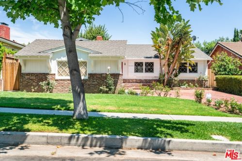 6050 Atoll Ave, Van Nuys, CA 91401-3104