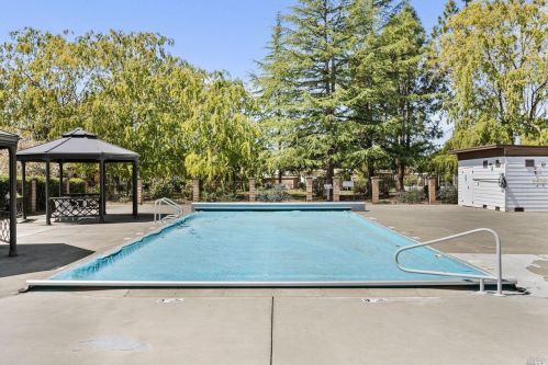 40 Westgate Cir, Santa Rosa CA  95401-9014 exterior