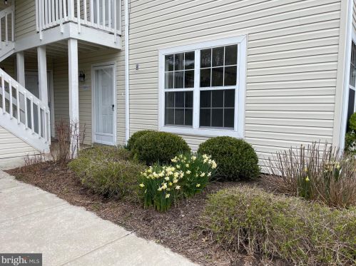 10018 Beacon Hill Dr, Southampton, PA 18966-5318