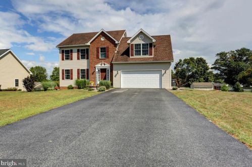 19 Jefferson Dr, Carlisle, PA 17015-4395