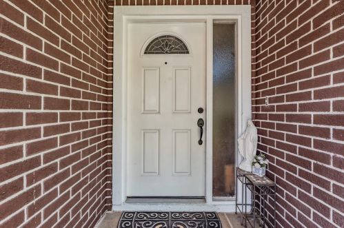 3225 Montrose Cir, Palm Harbor, FL 34684-1828