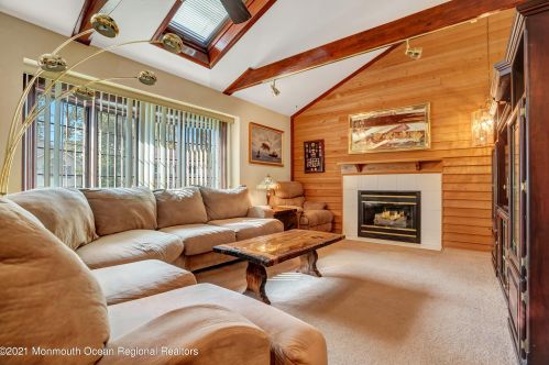 61 Venice Dr, Bricktown NJ  08723-6976 exterior