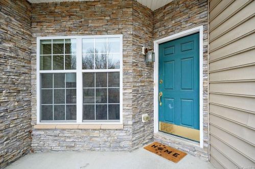 712 Huntington Dr, Fishkill, NY 12524-4910