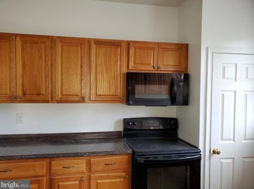 29 Bishop Holw Rd, Newtown Square PA  19073-3211 exterior