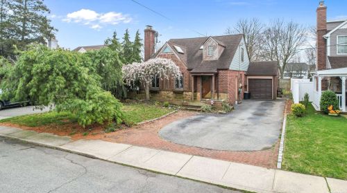 20 Herrick Dr, East Rockaway, NY 11518-1234