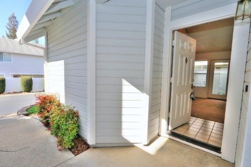 904 Blue Rapids Dr, Folsom, CA 95630-7909