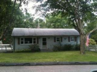 27 Blais Rd, Uncasville, CT 06382-1101