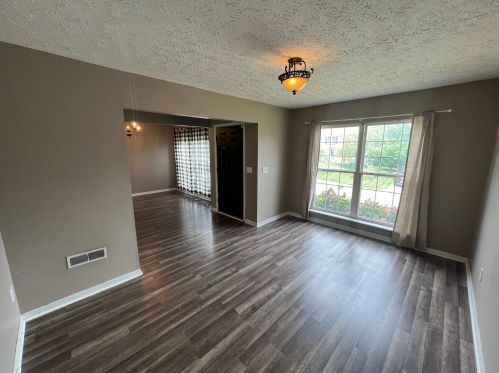 1733 Greatwood Dr, Florence KY  41042-8121 exterior