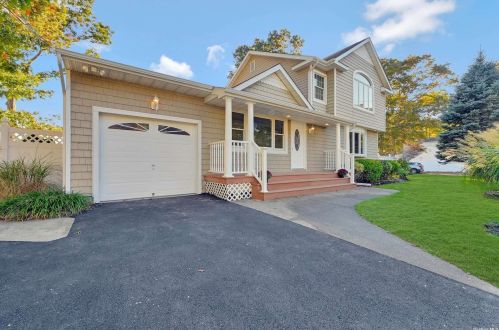 34 Hampton Ave, Manor Park, NY 11950-3806