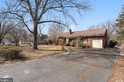 716 Towamencin Ave, Lansdale, PA 19446-1871