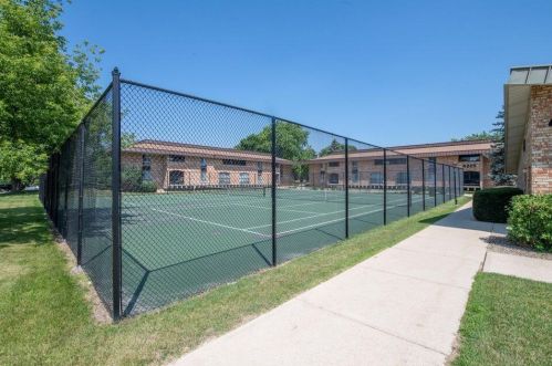 4155 Rivers Edge Cir, Milwaukee WI  53209-1113 exterior