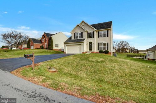 652 Sawgrass Dr, Charles Town WV  25414-5974 exterior