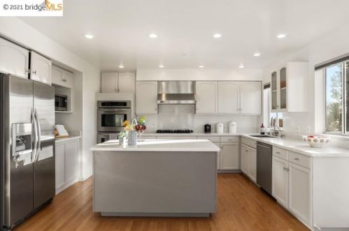 5525 Balboa Dr, Oakland, CA 94611-2311