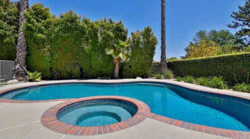 2032 Coolcrest Ave, Upland CA 91784-1242 exterior