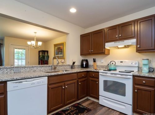 248 Crestwood Ct, Fishkill NY  12524-3312 exterior