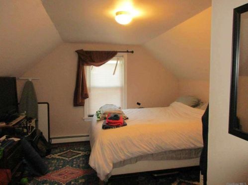 12 Kalmia St, Elwood NY  11731-1213 exterior