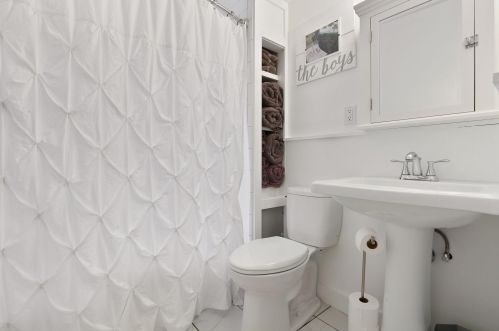 4223 Garfield Ave, Minneapolis MN 55409-1812 exterior