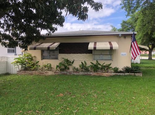 1902 23rd Ave, Hollywood FL  33020-2319 exterior