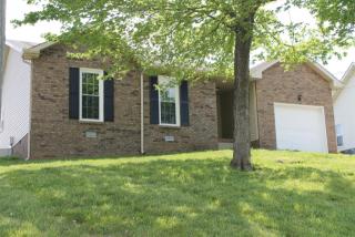 332 Brook Mead Dr, Clarksville, TN 37042-5268