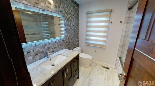 33 Berkshire Rd, Old Bridge NJ  08857-1601 exterior